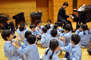 小学部の授業も体験します。
