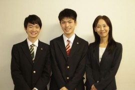 左から西田くん、袴田くん、顧問の新井田先生