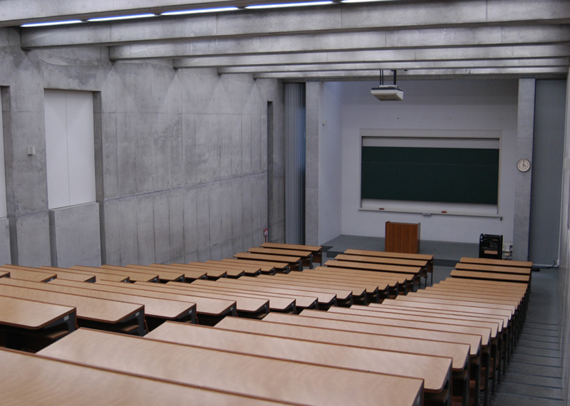 中講義室