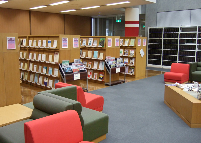 1F 新聞コーナー